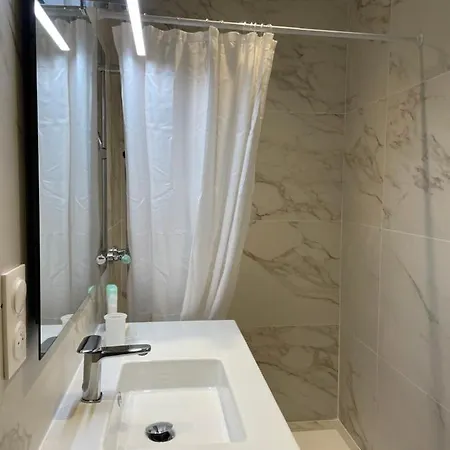 Lumineux T2 Avec Terrasse Et Jardin * Calvi (Corsica)