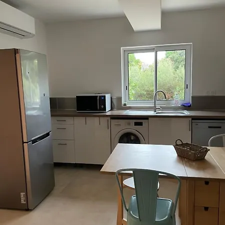 Lumineux T2 Avec Terrasse Et Jardin Calvi (Corsica)