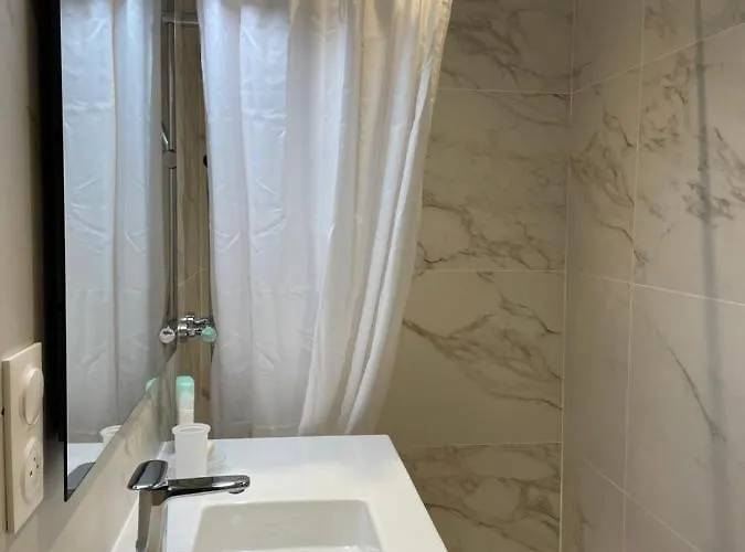 Lumineux T2 Avec Terrasse Et Jardin * Calvi (Corsica)